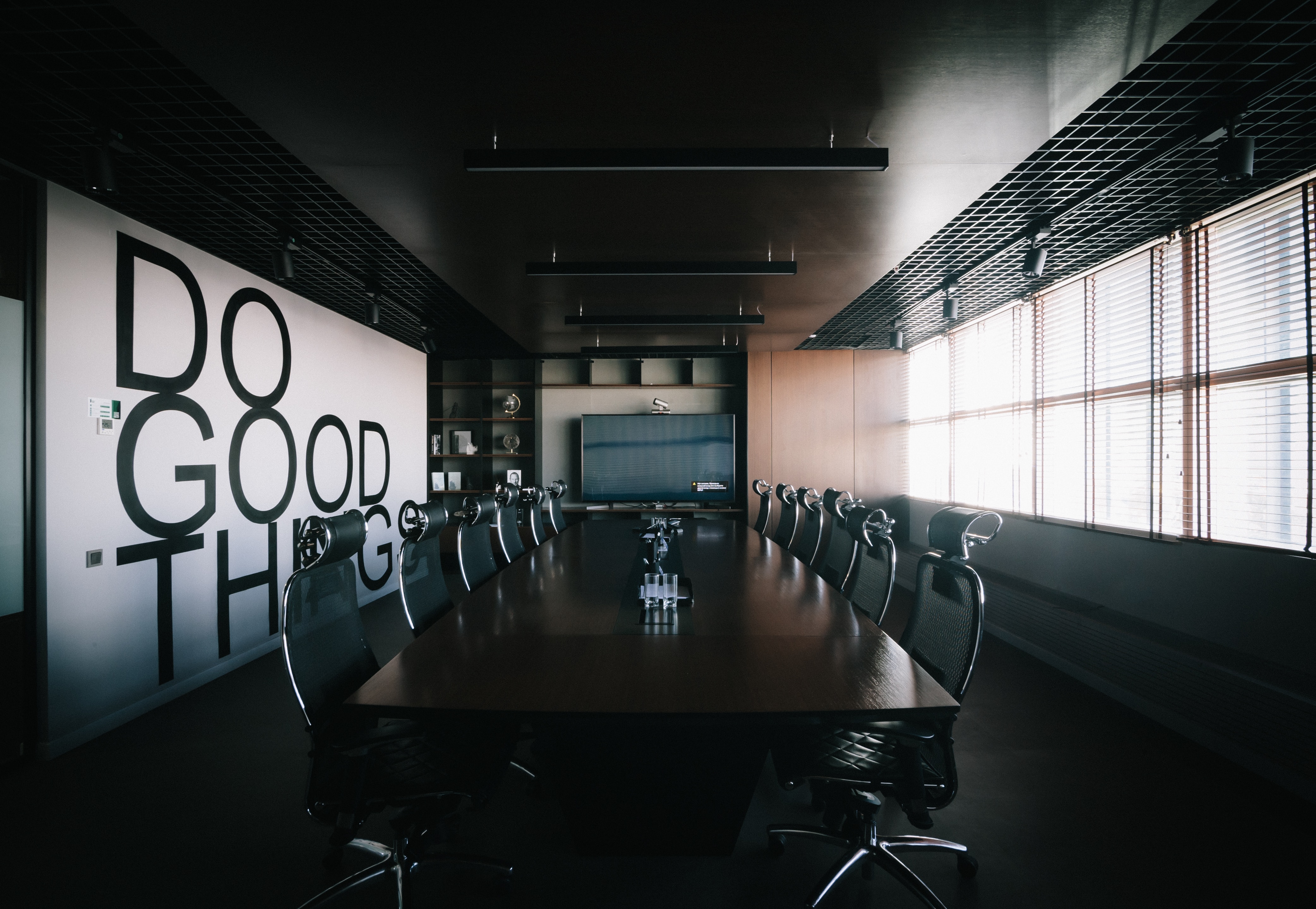 A picture of a boardroom, in which board meetings usually take place