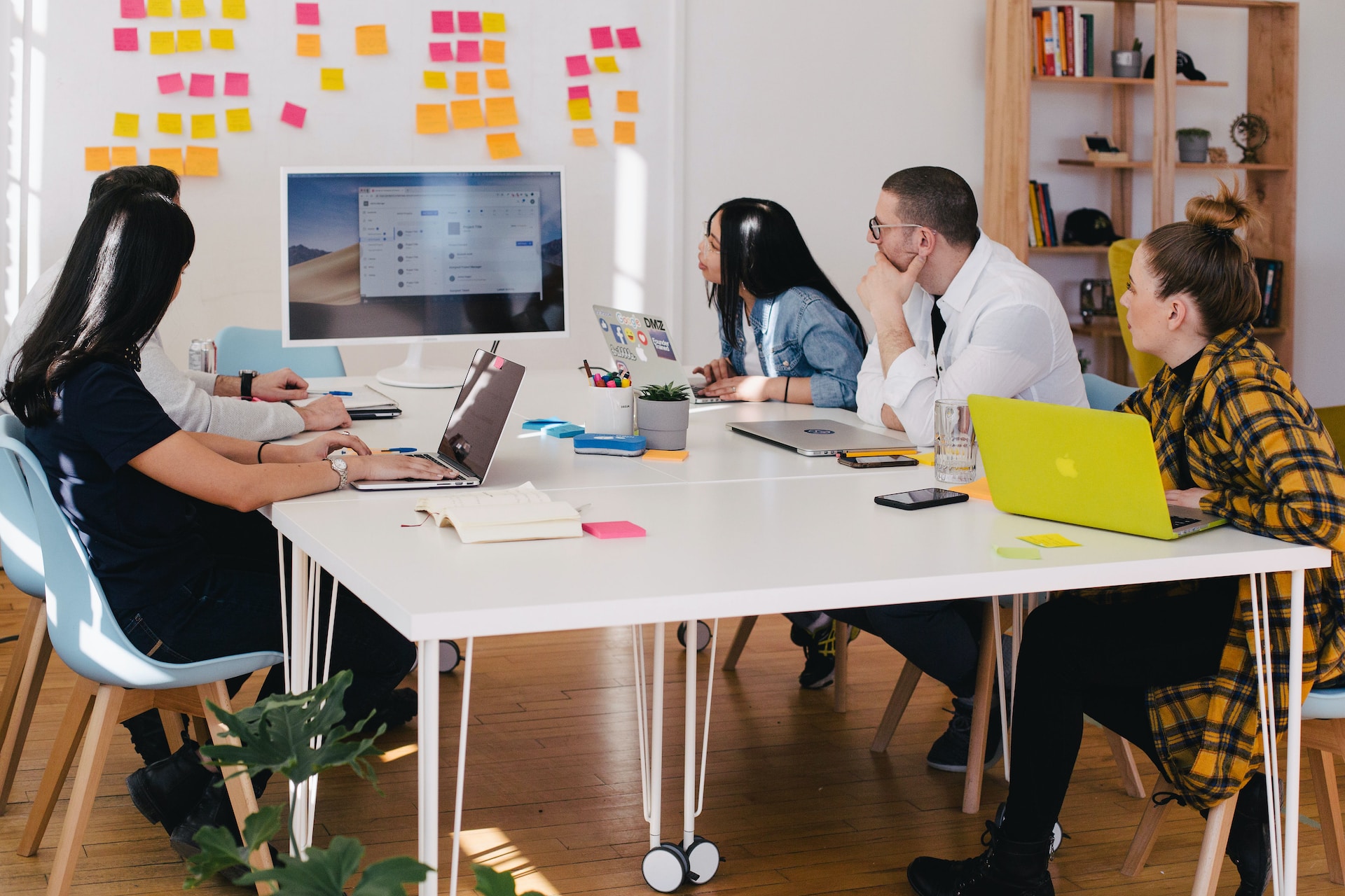 Team collaborating in an ad-hoc meeting