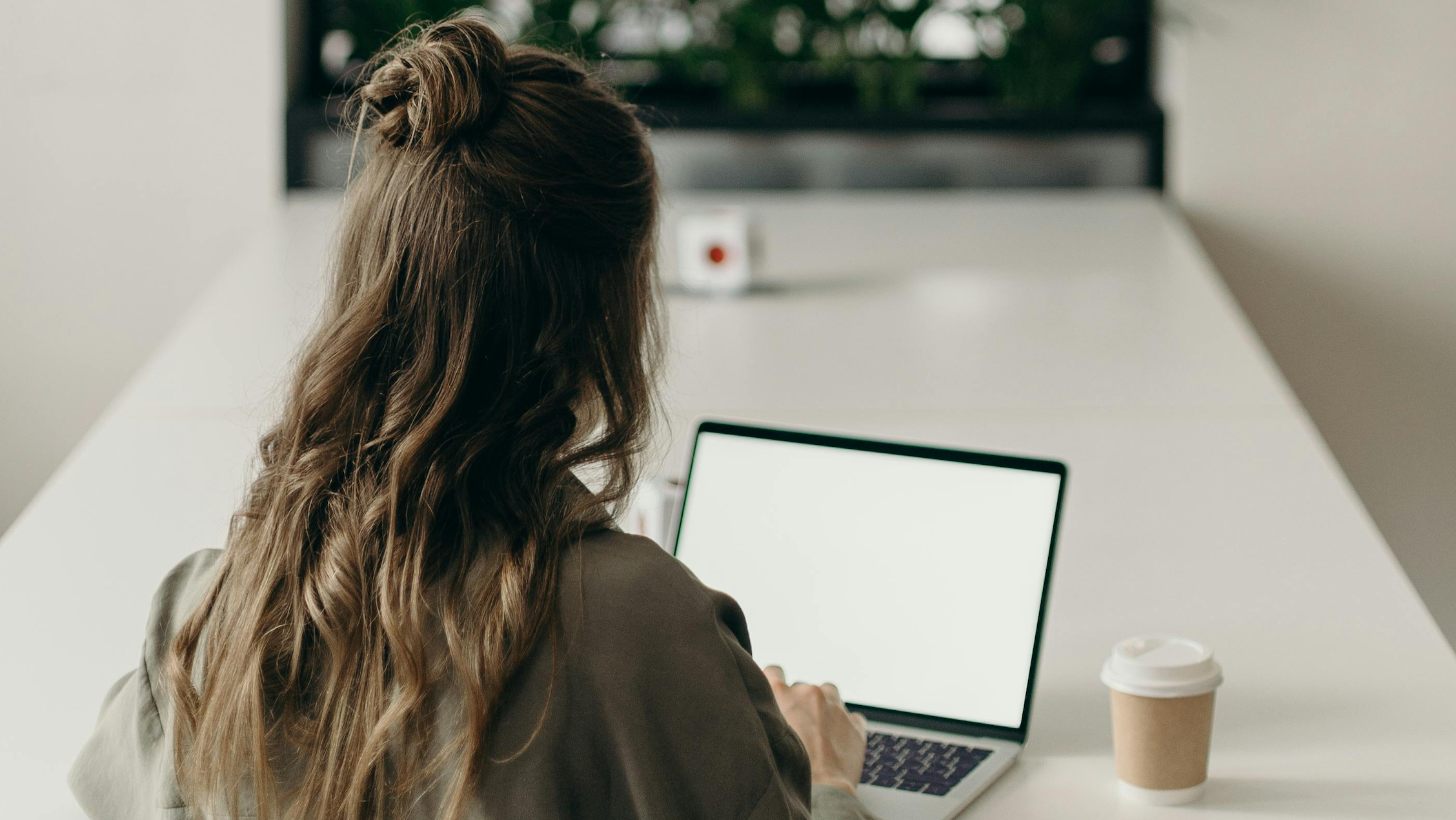email introduction examples, how to introduce yourself to a new team, woman sitting with laptop