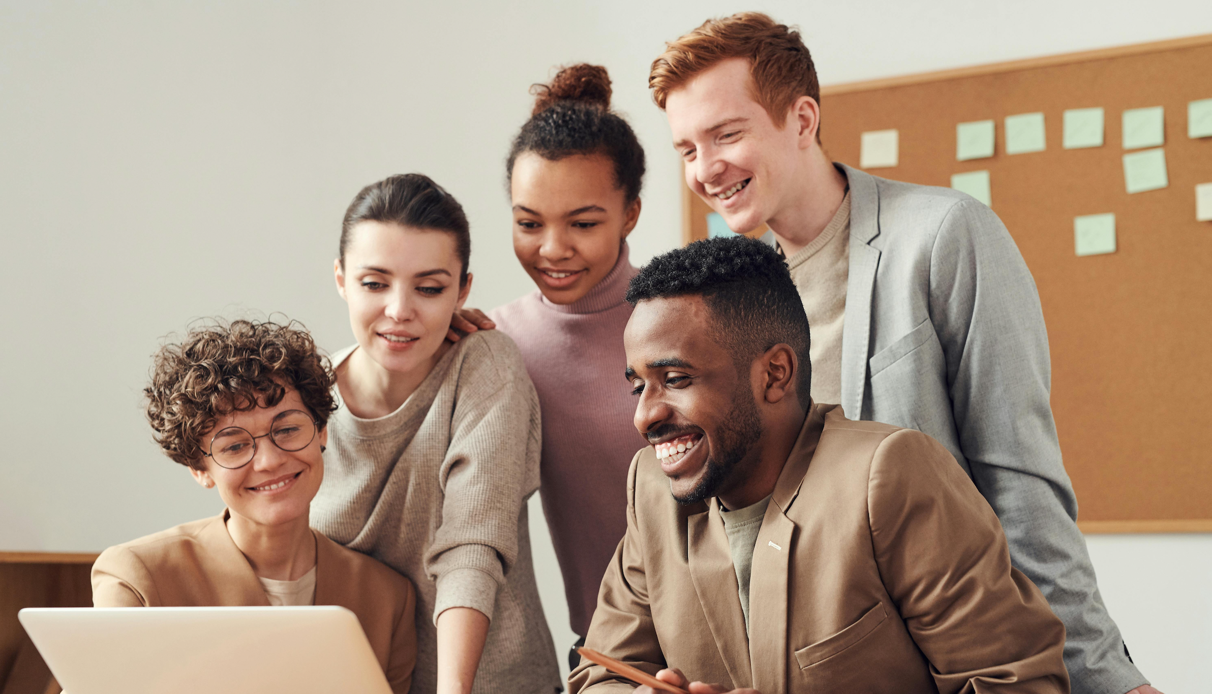how to build a positive relationship with new team, how to introduce yourself to a new team, team laughing together looking at screen